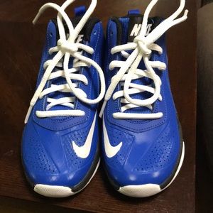 Brand New Nike Team Hustle Boys Sneakers Size 11